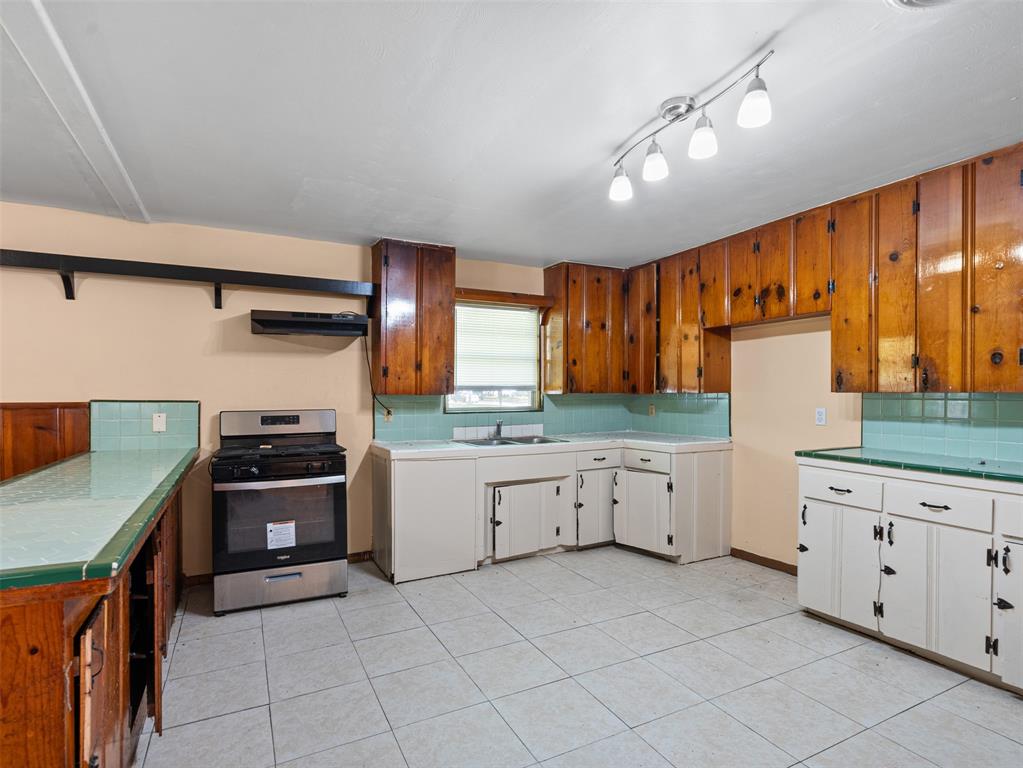 1004 3rd Street, Texas City, Texas image 6