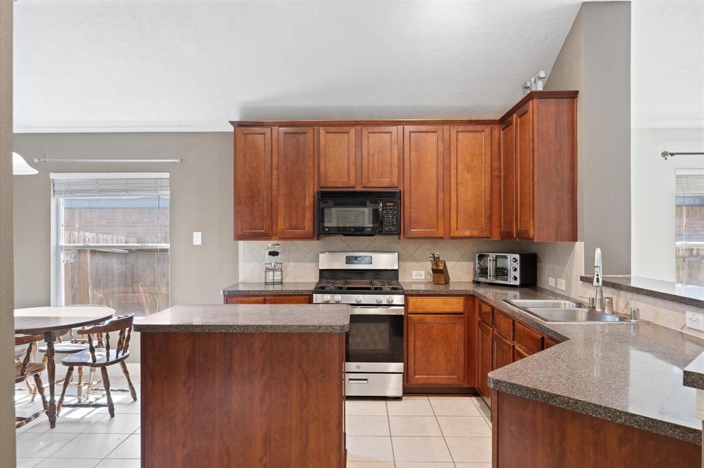 30215 Saw Oaks Drive, Magnolia, Texas image 8