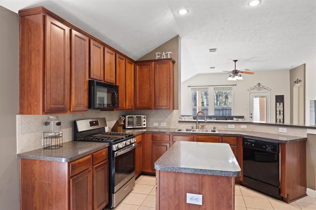 30215 Saw Oaks Drive, Magnolia, Texas image 9