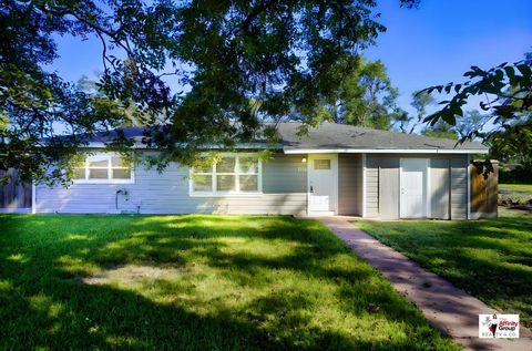 A home in Clute