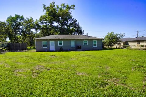 A home in Clute