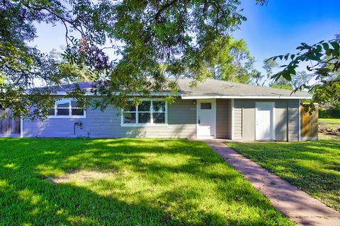 A home in Clute