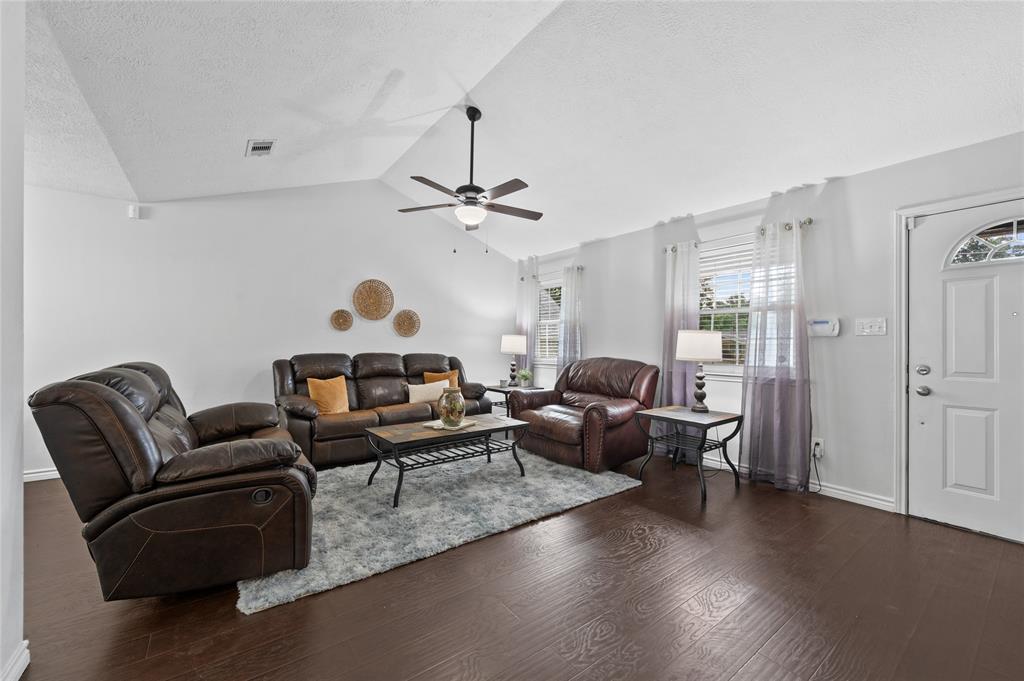 1215 Tejas Boulevard