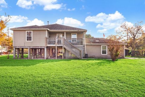 A home in Shoreacres