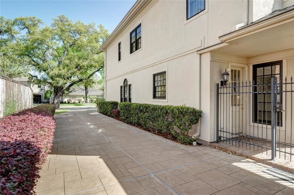 4033 Piping Rock Lane, Houston, Texas image 6