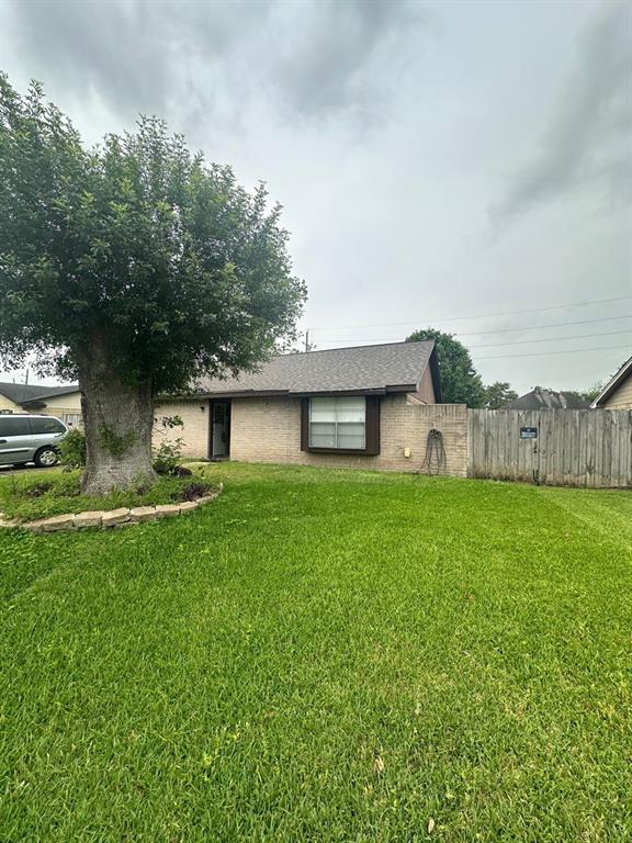 17006 Rippling Mill Drive, Sugar Land, Texas image 1