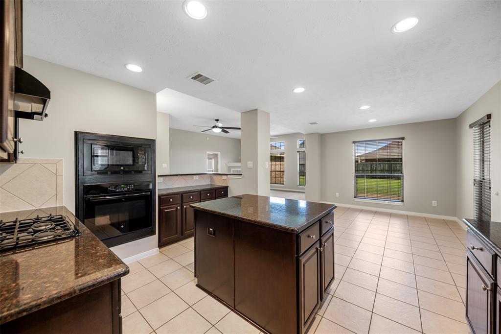 6739 Travis Street, Manvel, Texas image 11