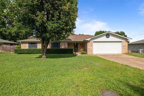 Photo of 608 Craig Drive, Palestine, TX 75803 (MLS # 37575473) Photo of 608 Craig Drive, Palestine, TX 75803 (MLS # 37575473)