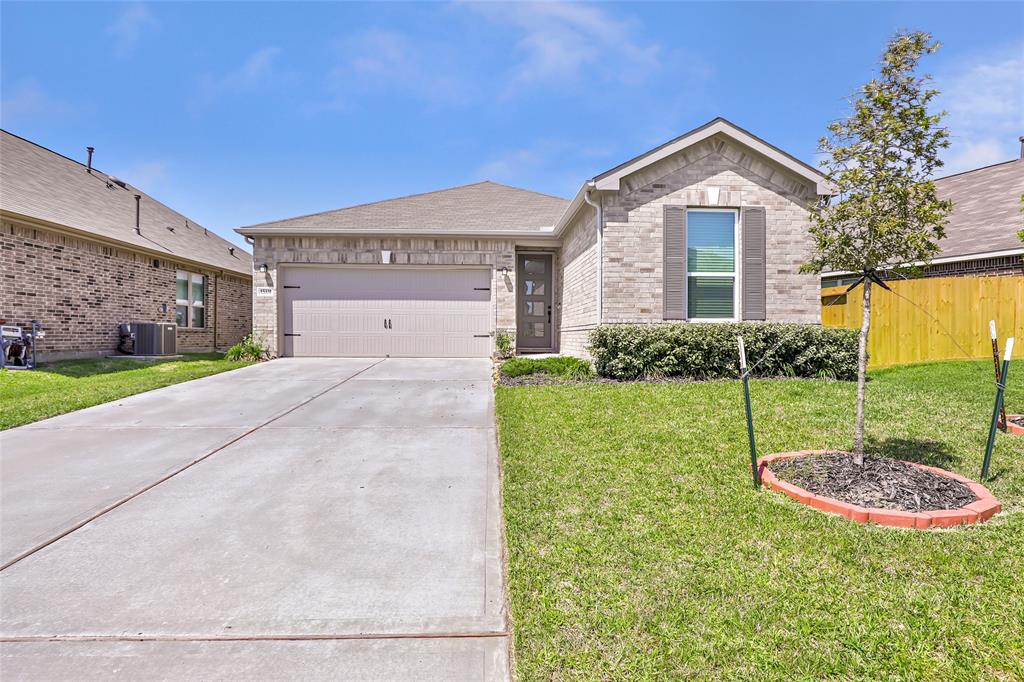 15331 Silver Breeze Lane, Houston, Texas image 2