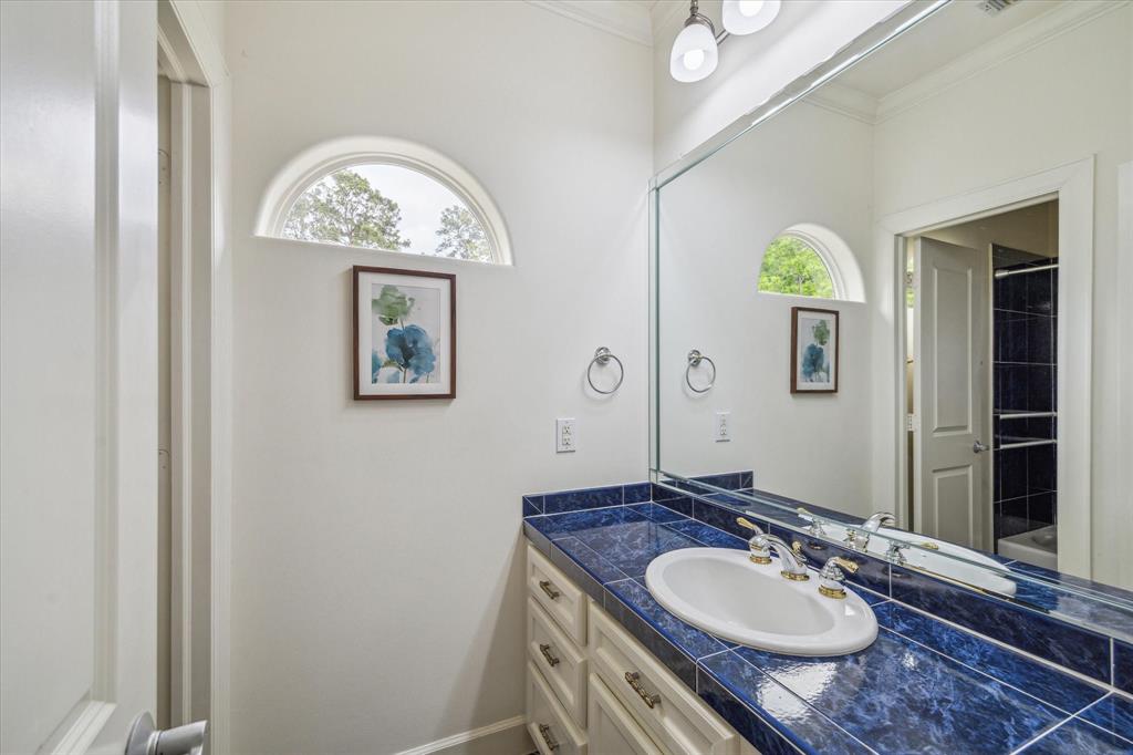 1527 Sheltering Oaks Lane, Kingwood, Texas image 28