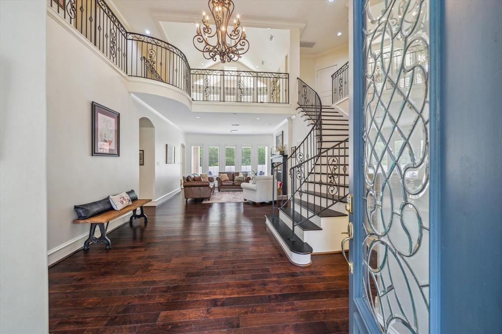 1527 Sheltering Oaks Lane