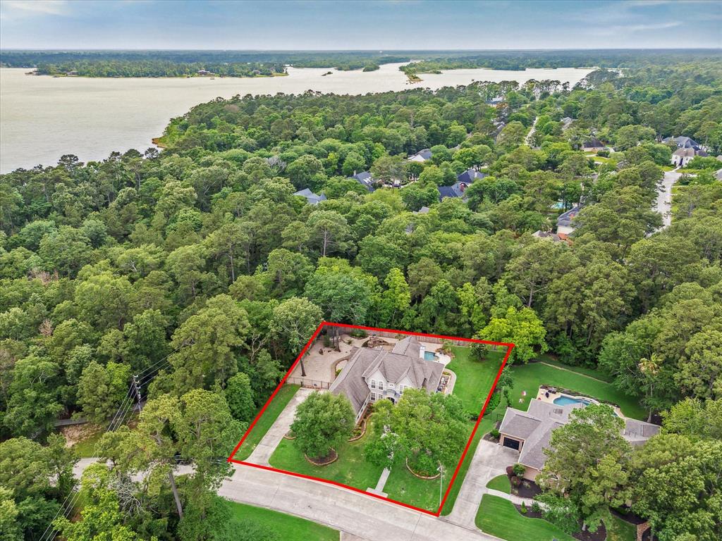 1527 Sheltering Oaks Lane, Kingwood, Texas image 37