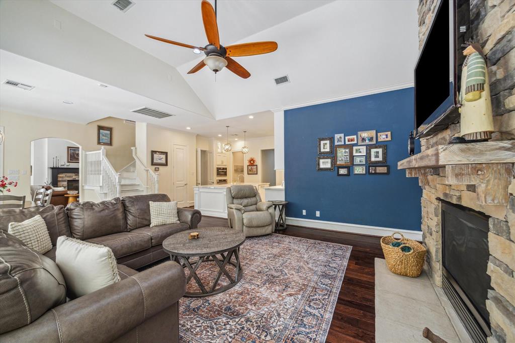 1527 Sheltering Oaks Lane, Kingwood, Texas image 11