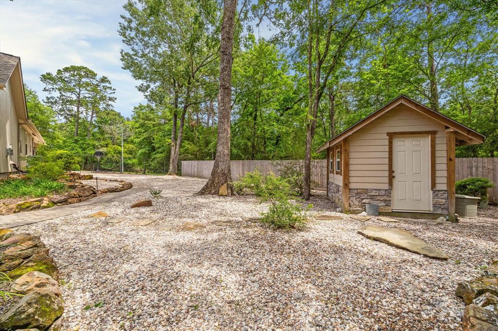 1527 Sheltering Oaks Lane, Kingwood, Texas image 33