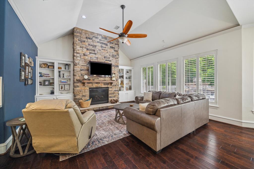 1527 Sheltering Oaks Lane, Kingwood, Texas image 10