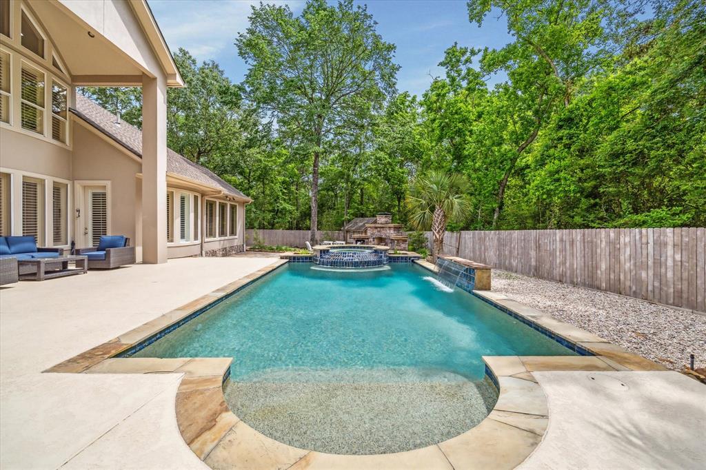1527 Sheltering Oaks Lane, Kingwood, Texas image 32