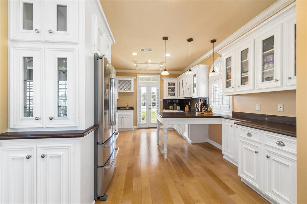 9023 N Point Drive, Beach City, Texas image 11