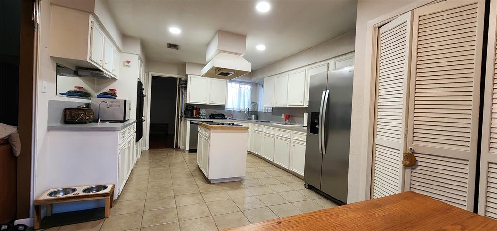 532 S Rivershire Drive, Conroe, Texas image 10