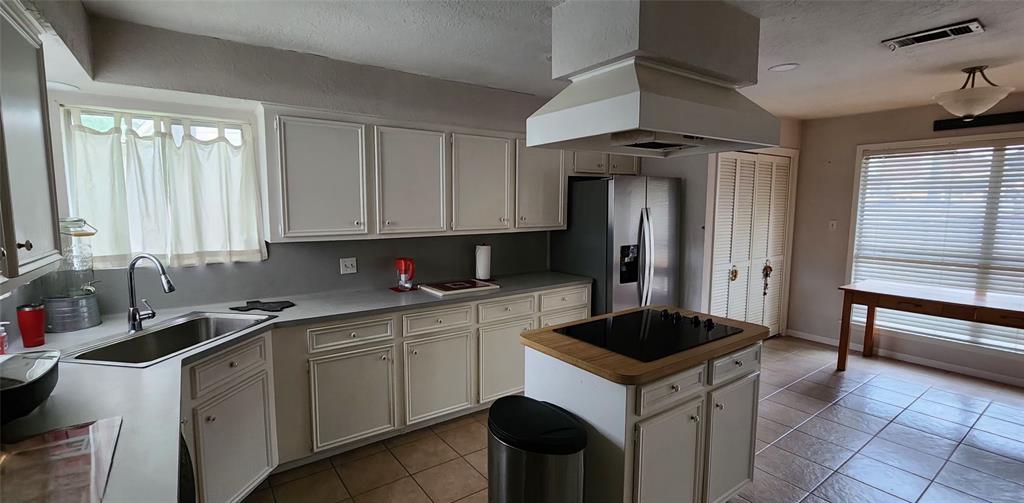 532 S Rivershire Drive, Conroe, Texas image 11