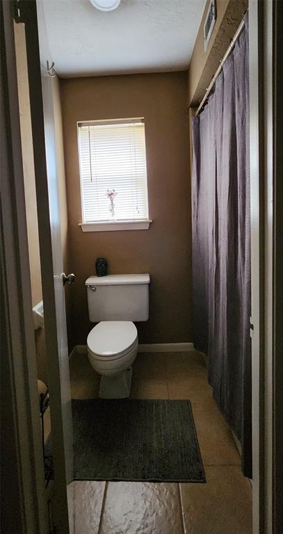 532 S Rivershire Drive, Conroe, Texas image 27