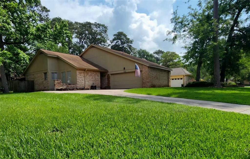 532 S Rivershire Drive, Conroe, Texas image 1