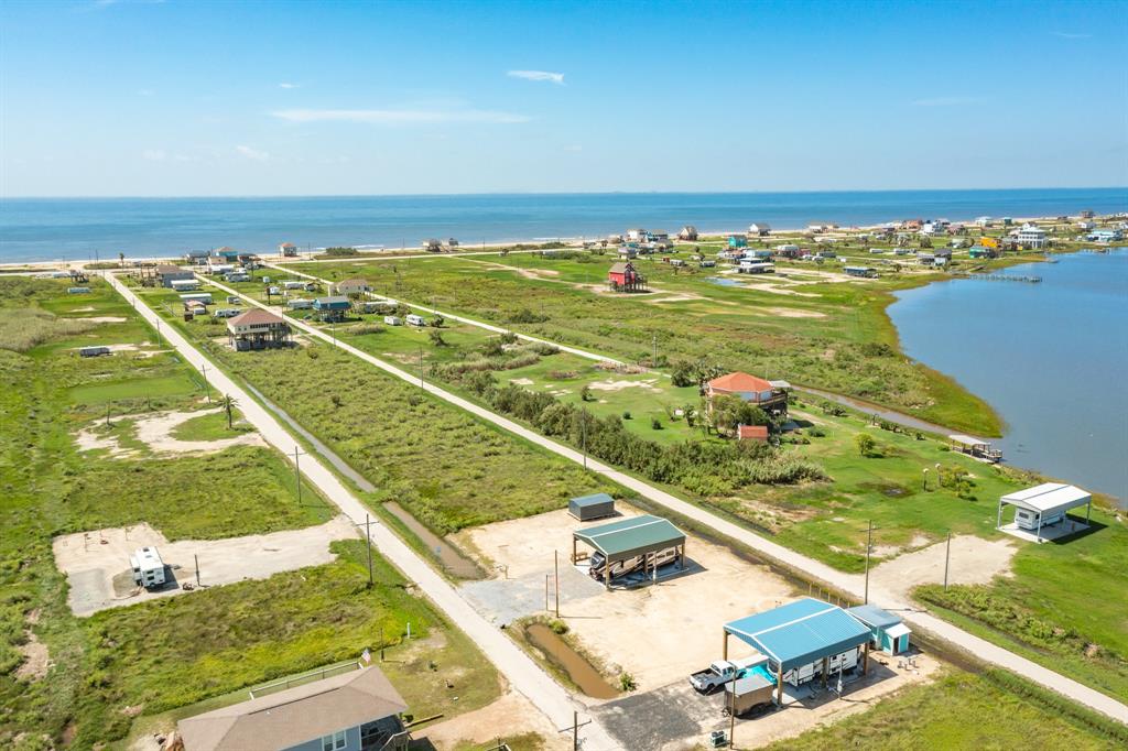 1129 Beach Front Drive, Gilchrist, Texas image 15