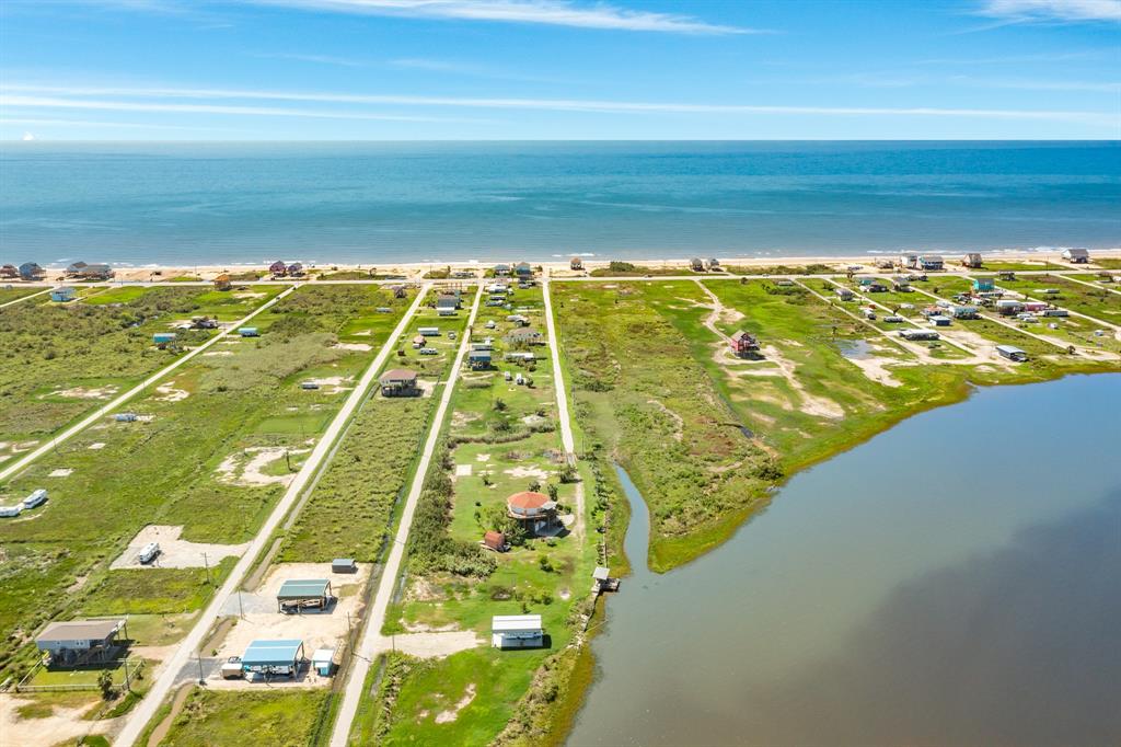 1129 Beach Front Drive, Gilchrist, Texas image 11