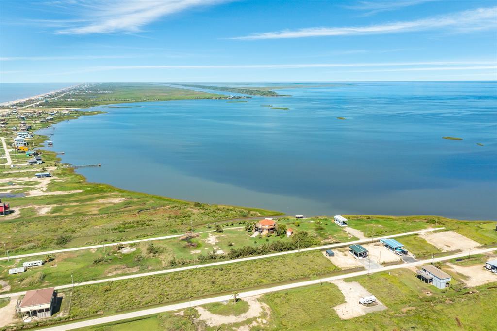 1129 Beach Front Drive, Gilchrist, Texas image 9