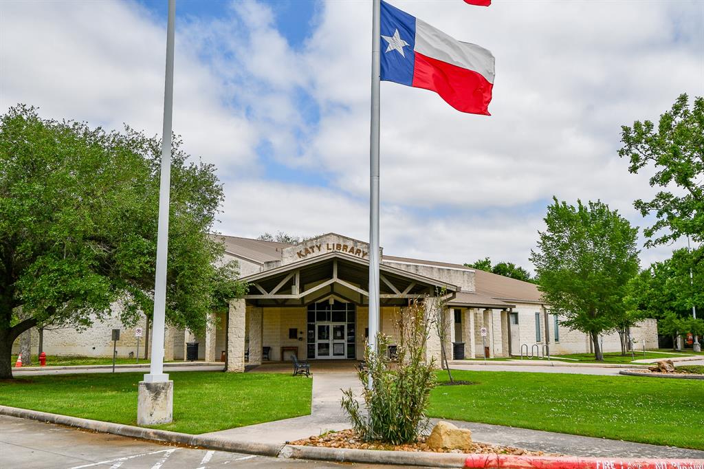 5808 Village Green Drive, Katy, Texas image 49