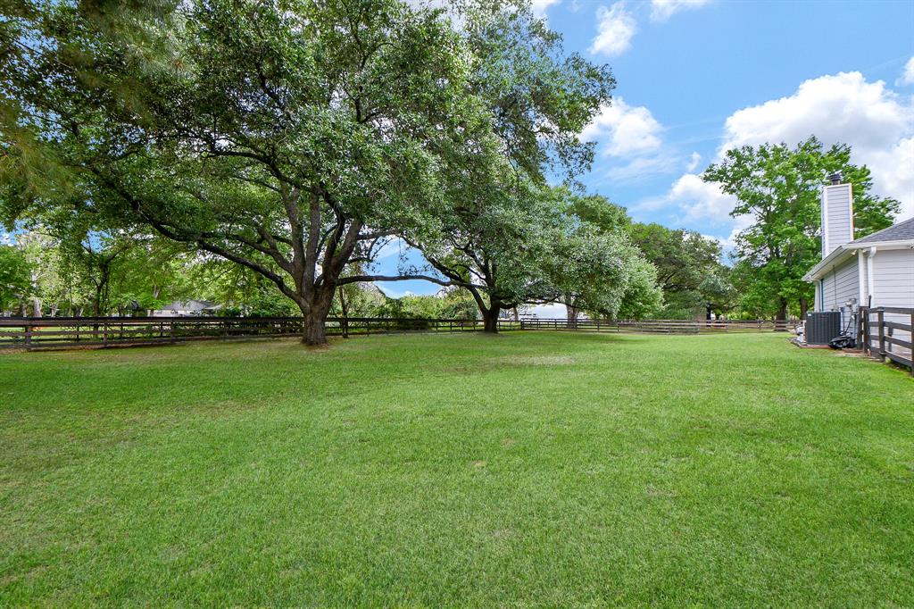 5808 Village Green Drive, Katy, Texas image 8