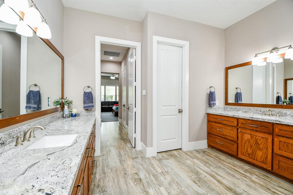 5808 Village Green Drive, Katy, Texas image 33