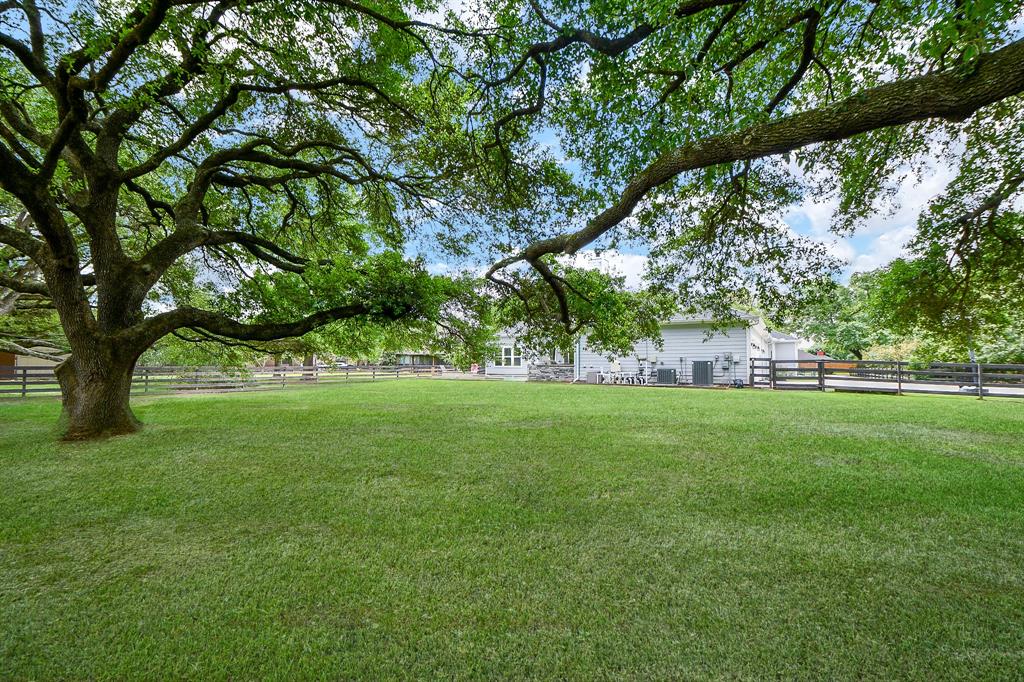 5808 Village Green Drive, Katy, Texas image 7