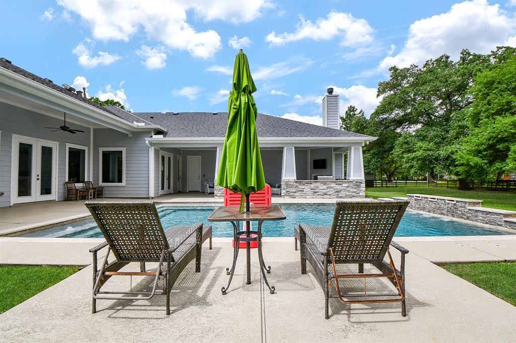 5808 Village Green Drive, Katy, Texas image 9