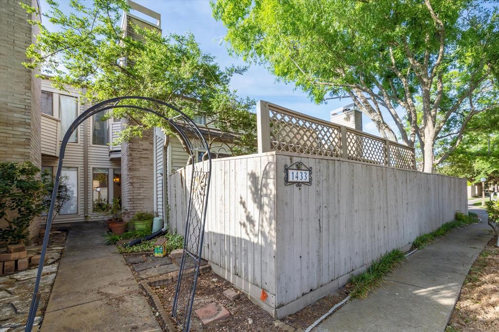 1433 Chardonnay Drive, Houston, Texas image 20