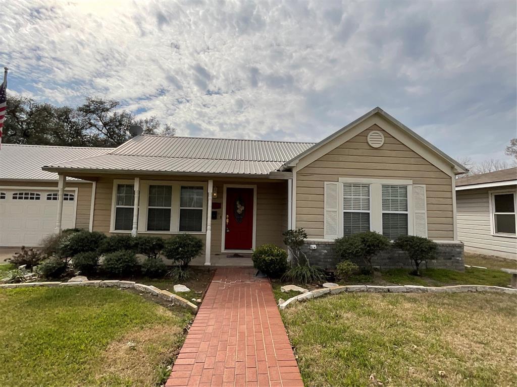 601 N Ridge Street, Hallettsville, Texas image 2