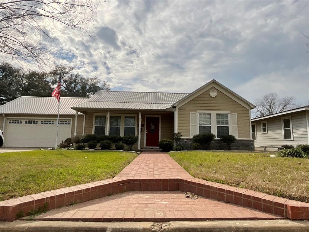 601 N Ridge Street, Hallettsville, Texas image 1