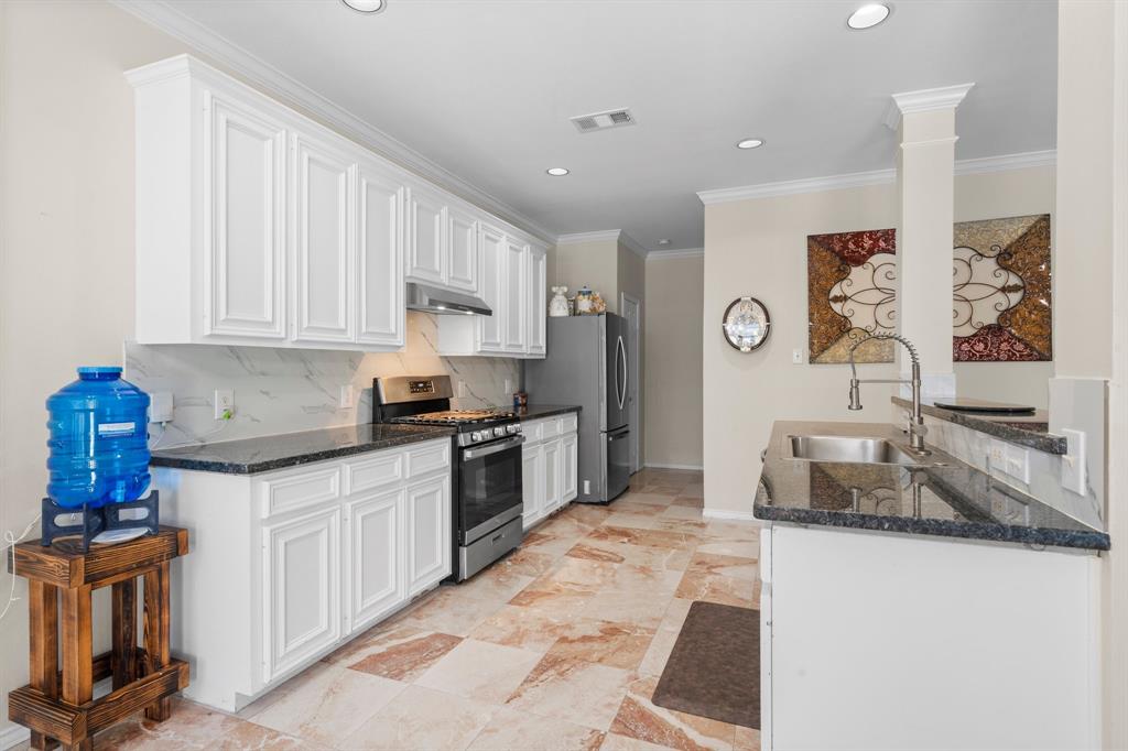 3923 Shadow Cove Drive, Houston, Texas image 13