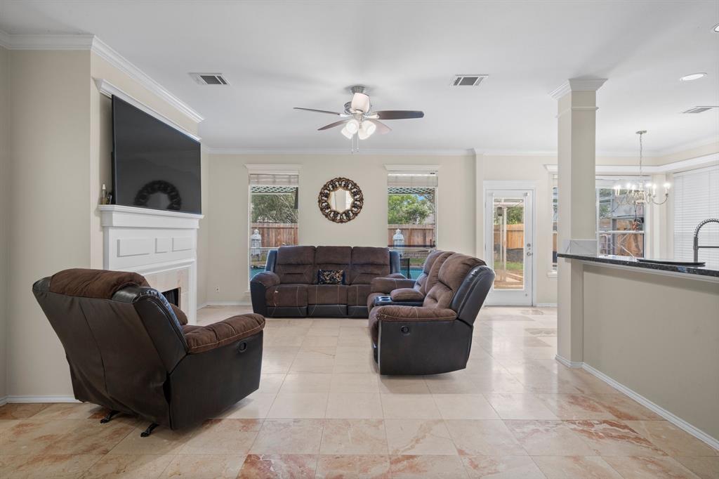 3923 Shadow Cove Drive, Houston, Texas image 7