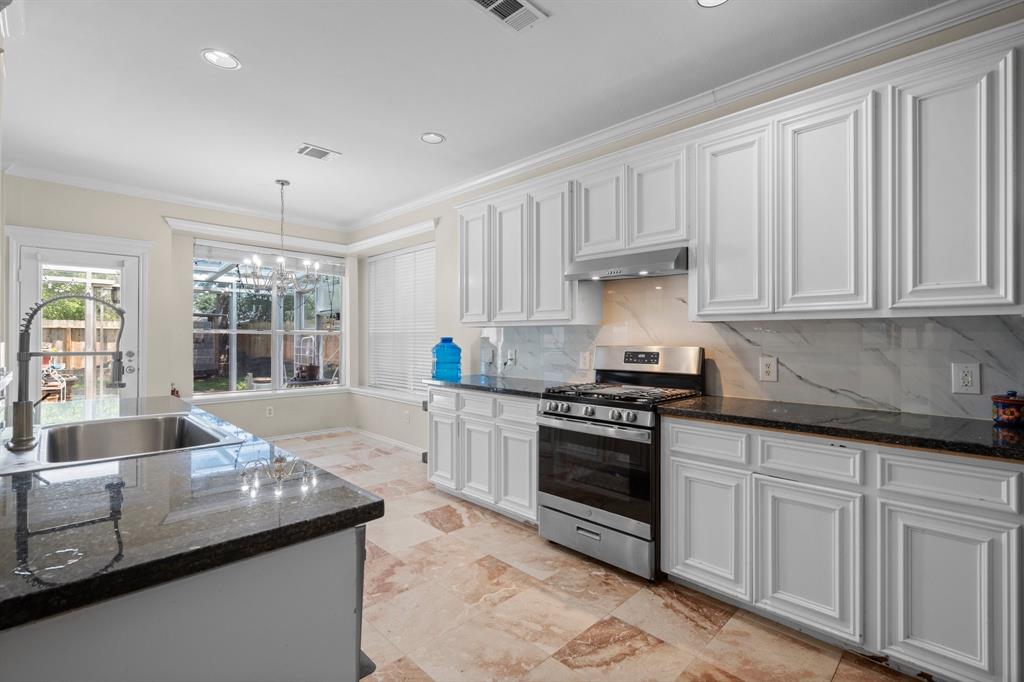 3923 Shadow Cove Drive, Houston, Texas image 10