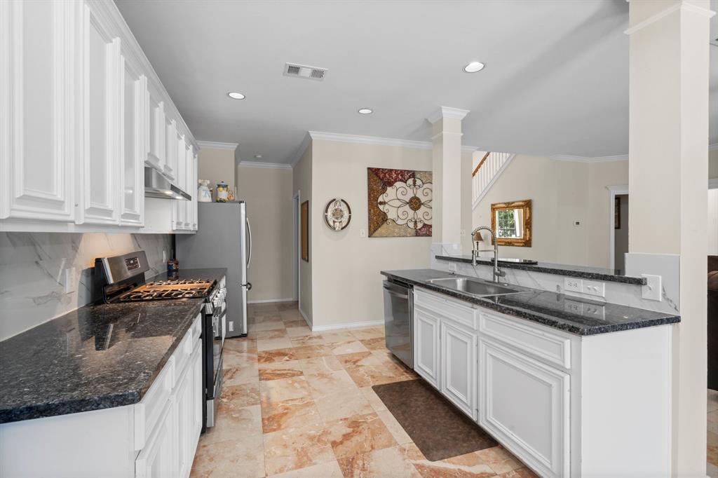 3923 Shadow Cove Drive, Houston, Texas image 12