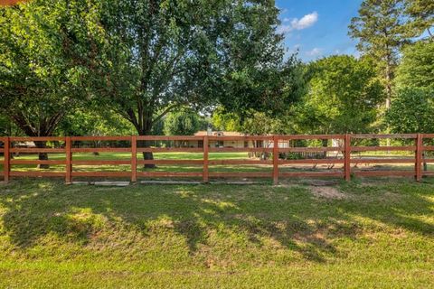 Photo of 208 N Oak Hill Drive, Huffman, TX 77336 (MLS # 10319292)