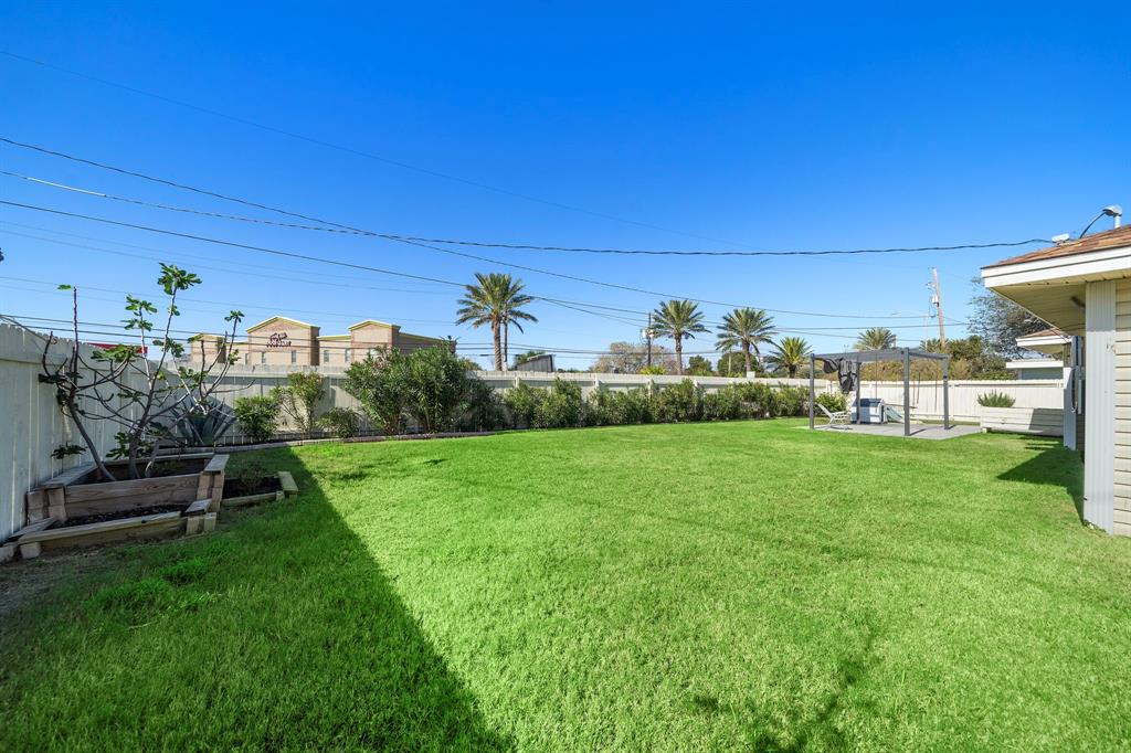 28 Manor Way, Galveston, Texas image 22