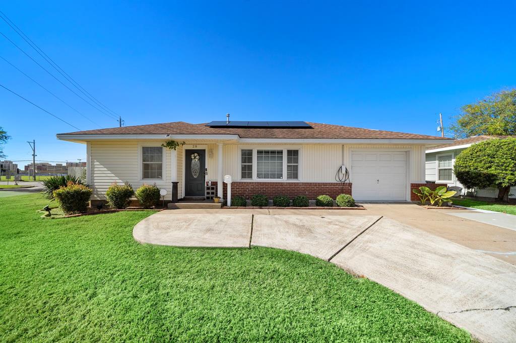 28 Manor Way, Galveston, Texas image 1