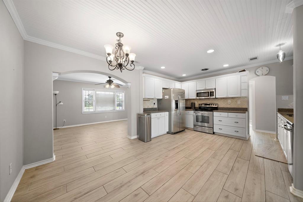 28 Manor Way, Galveston, Texas image 2