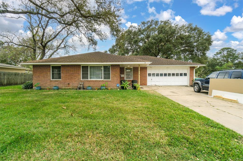 2913 Verkin Street, La Marque, Texas image 1