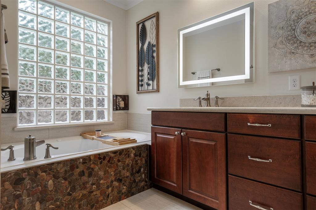 2215 Bens View Trail, Kingwood, Texas image 11