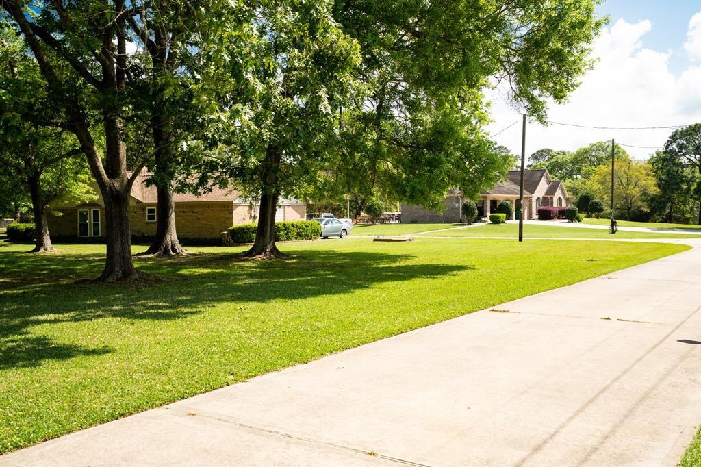 611 Youpon Drive, Seabrook, Texas image 11