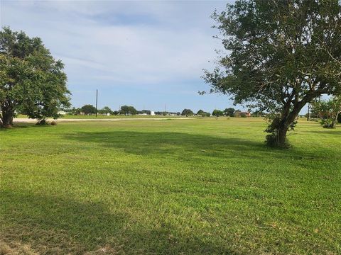 Photo of 1434 Arrowhead Drive, Palacios, TX 77465 (MLS # 63409198) Photo of 1434 Arrowhead Drive, Palacios, TX 77465 (MLS # 63409198)
