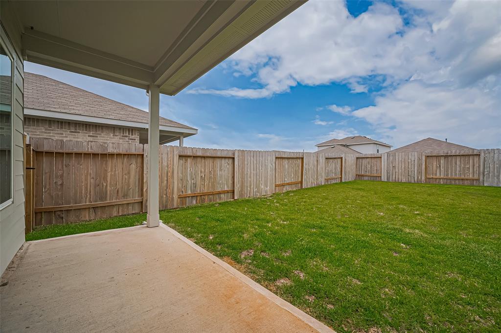 5422 Evergreen Heights Lane, Spring, Texas image 33