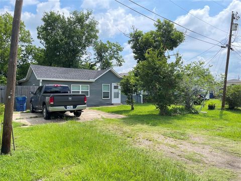 Photo of 103 Prewitt Lane Ln, West Columbia, TX 77486 (MLS # 91631429)